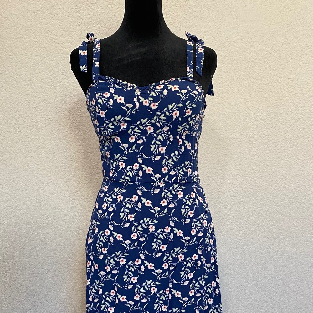 AUW dress